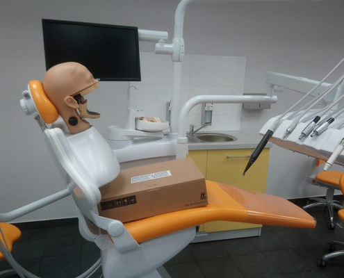 centrum symujlacji medycznej w Zabrzu - sala zabiegów stomatologicznych