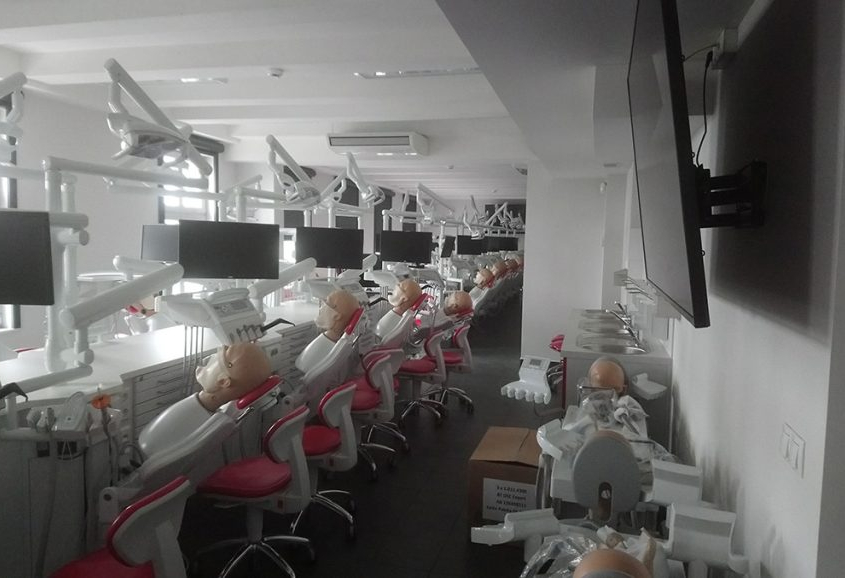 centrum symujlacji medycznej w Zabrzu - sala zabiegów stomatologicznych